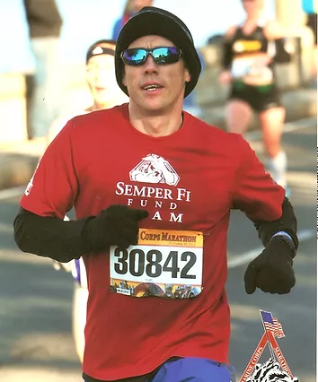 Photo of Larry Reilly running in the Marine Corps Marathon